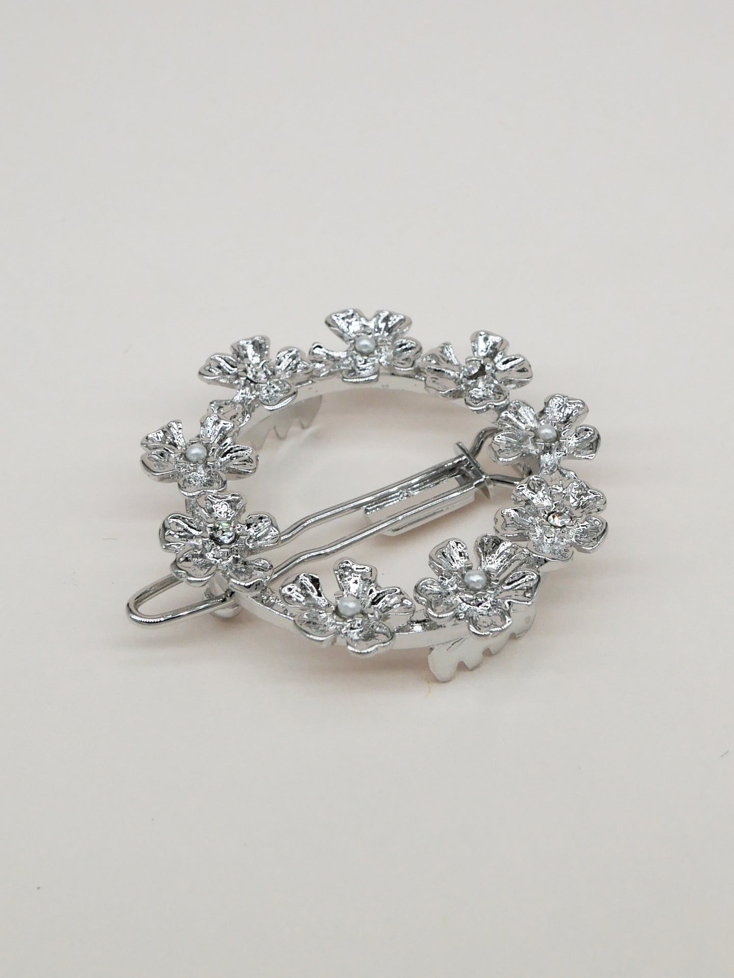 Barrette ronde fleurs - Little Olivia argentée (3,5 cm)